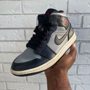 Jordan 1 Mid Shadow - Size 7.5